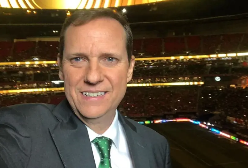 Paco Villa dio una contundente respuesta en sus redes sociales a un aficionado que quiso demeritar a Henry Mart&iacute;n tras gol de Santiago Gim&eacute;nez.