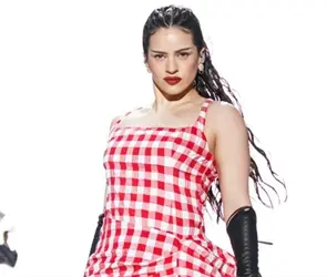 Rosal&iacute;a: 7 datos curiosos de la famosa cantante; &iquest;c&oacute;mo lleg&oacute; a la playera del Barcelona?