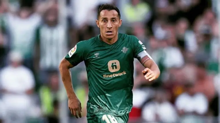 El centrocampista es capitán del Betis. (Instagram - Andrés Guardado)