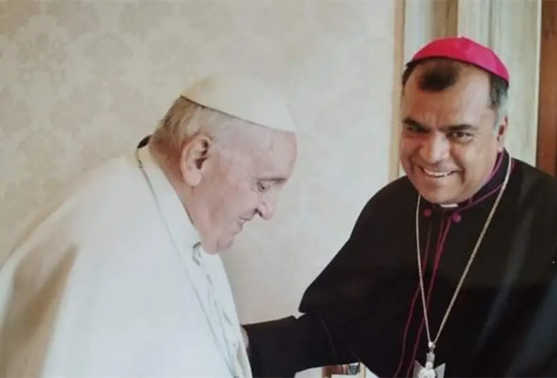 Papa Francisco recibió una camiseta de un club de la Liga MX. Papa Francisco recibió una camiseta de un club de la Liga MX.