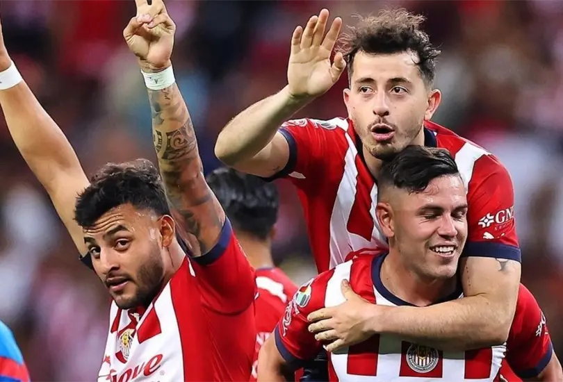 Chivas celebra la victoria ante Mazatl&aacute;n.