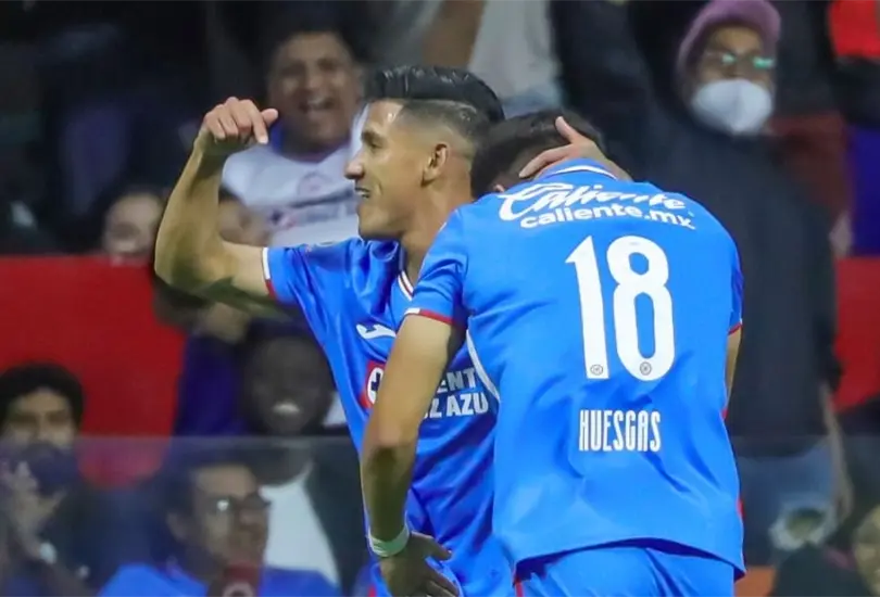 Cruz Azul asegur&oacute; el Repechaje en el Estadio Azteca tras vencer a Santos.