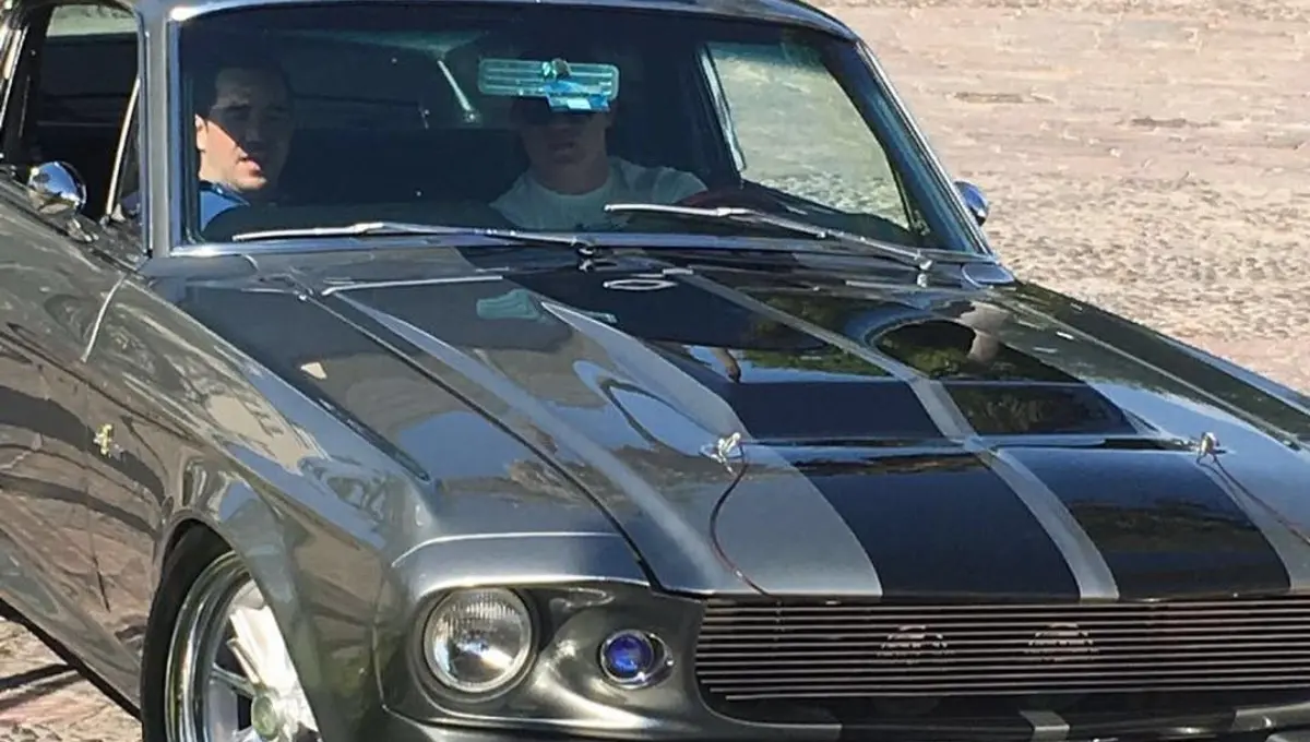 Como todos los aficionados de los autos, no puede faltar un Clásico Mustang 500 Eleanor en su cochera, fue uno de los primeros modelos que compró debido a que ha sido protagonista de diferentes películas, como la de 60 segundos.