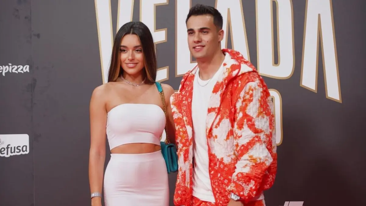 Sergio Reguilón estuvo entre 2020 y 2022 en Londres, Inglaterra, y ella en Madrid, España, pero en verano del 2022 regresó a España y ha vivido de tiempo completo con Marta Díaz. 