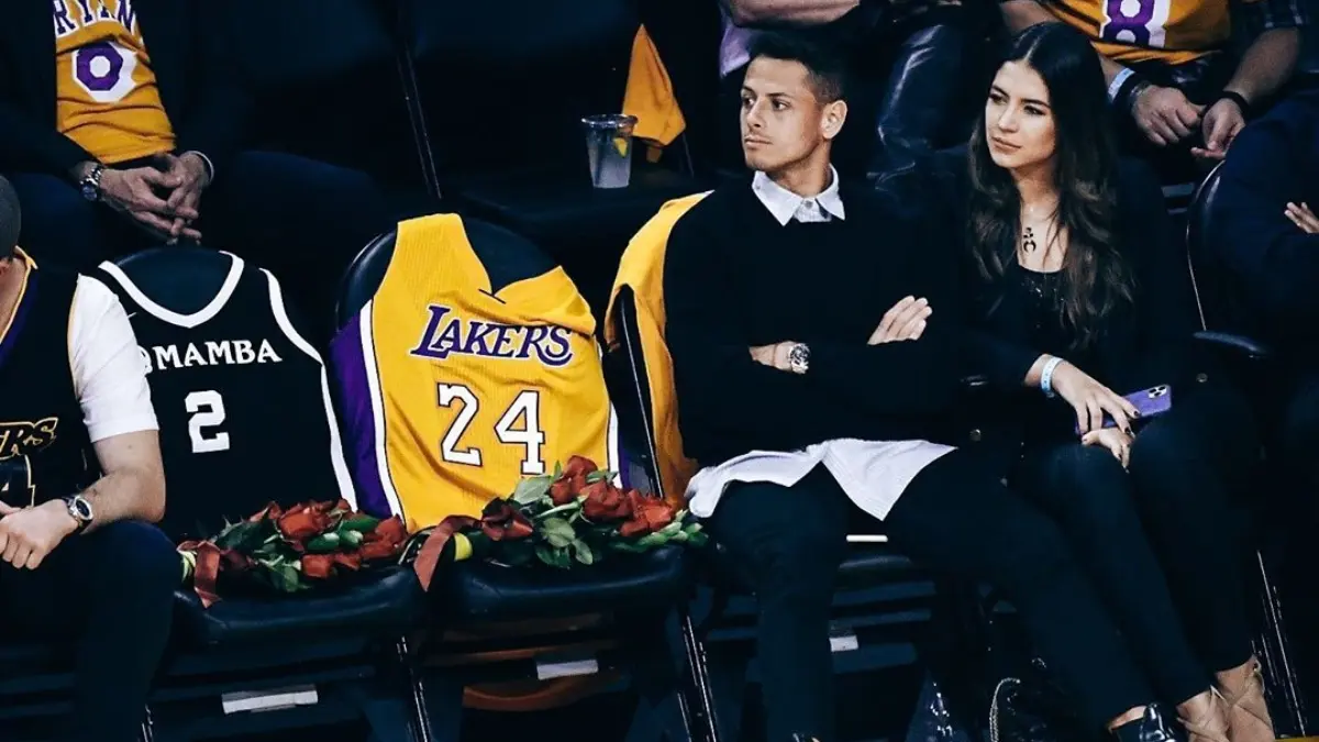 Luego de un periodo turbulento en la vida del delantero, que incluyó el fallecimiento de su abuelo, ambos decidieron separarse a finales de 2020, y ella se quedó con sus dos hijos.