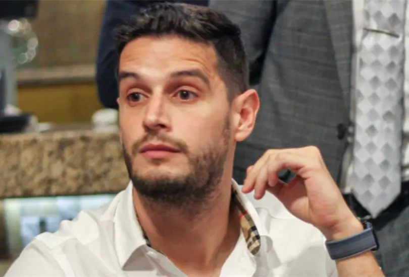 Adrián Marcelo actualmente se encuentra envuelto en un problema legal. Adrián Marcelo actualmente se encuentra envuelto en un problema legal.