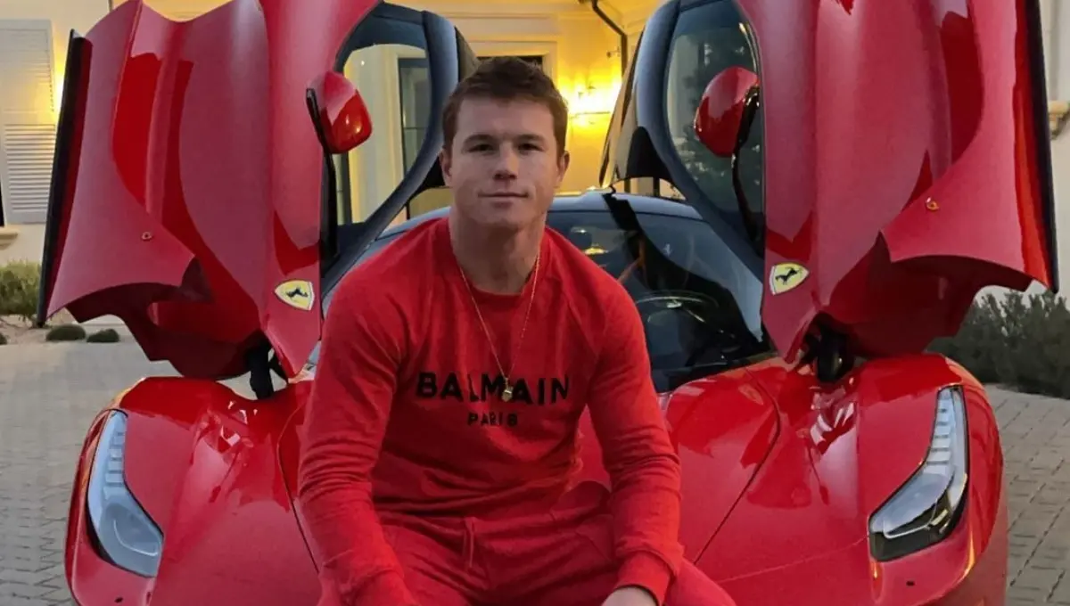 LaFerrari del 'Canelo' Álvarez lo llamó como uno de sus proyectos más ambiciosos, por lo que lo considera como uno de sus autos más importantes, pasa de cero a cien en 6.9 segundos y tiene precio de 60 millones de pesos.