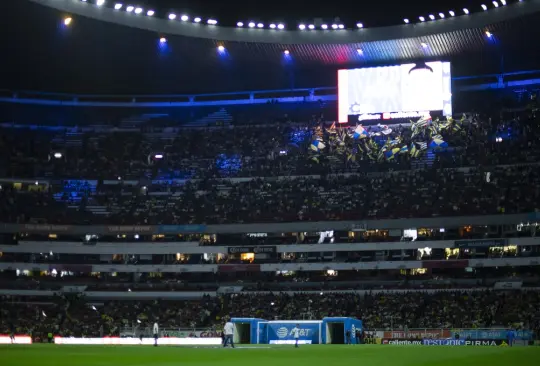 Aficionados argentinos se burlaron de los estadios de la Liga MX por tener juegos de luces y fuegos artificiales y los mexicanos responden.