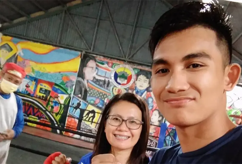 Un boxeador de Filipinas de 22 a&ntilde;os de edad perdi&oacute; la vida despu&eacute;s de que gan&oacute; su &uacute;ltima pelea por los golpes que recibi&oacute;.