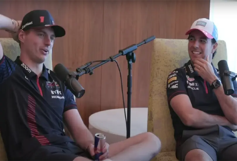 Checo y Max bromearon durante todo el podcast. Checo y Max bromearon durante todo el podcast.