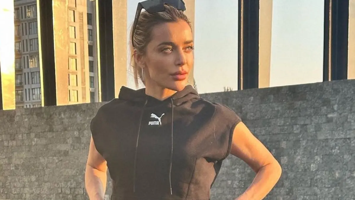 Además de periodista, presume ser conductora de televisión e incluso productora.