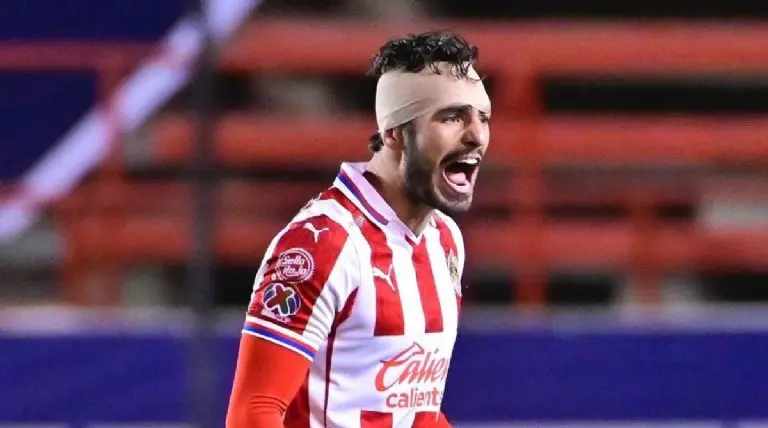 'Pollo' Briseño seguirá viviendo de forma intensa los partidos. Galería Referee
