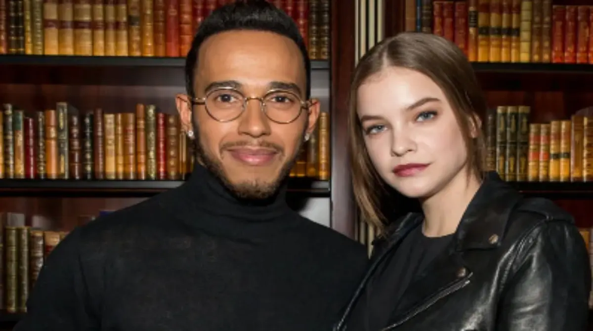 Uno de los romances que m&aacute;s sonaron en 2017 y fue confirmado en varios medios fue la relaci&oacute;n entre Hamilton y la modelo h&uacute;ngara Barbara Palvin, quien asisti&oacute; a m&uacute;ltiples eventos con el piloto, adem&aacute;s de acompa&ntilde;arlo al GP  de M&oacute;naco de ese a&ntilde;o. 