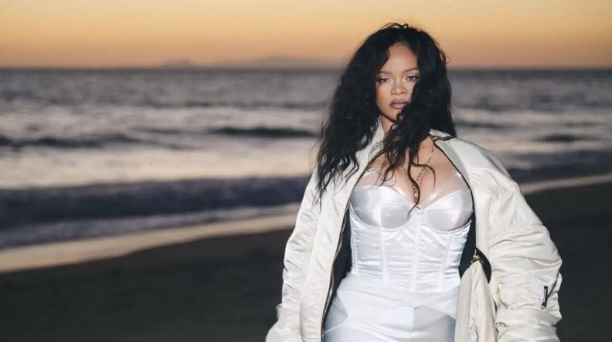 Luego de concretar una de sus mayores rupturas amorosas, el piloto comenz&oacute; a salir frecuentemente con Rihanna, e incluso se les vio compartiendo momentos en Barbados y en Estados Unidos.