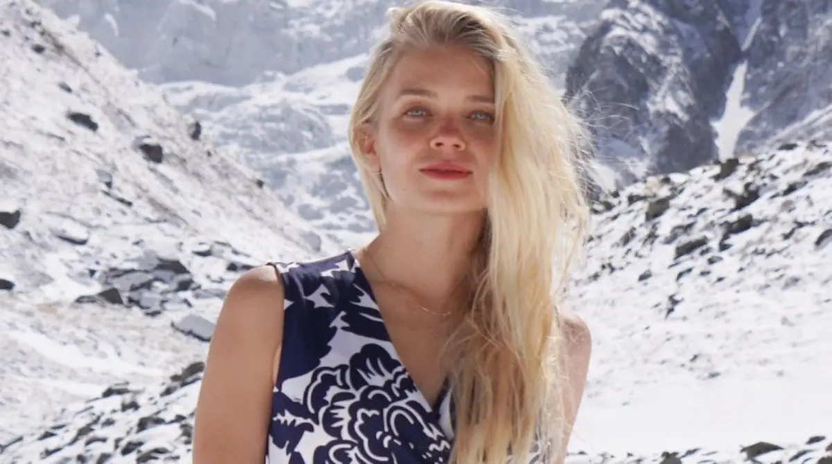 Lewis tuvo un romance fugaz con la ex Miss Finlandia y tambi&eacute;n escaladora en la actualidad, Lotta Hintsa; solo se les vio juntos un par de veces, y ella asegur&oacute; que nunca fue algo serio.