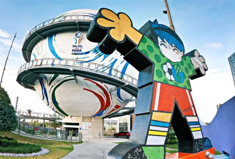 El Salón de la Fama del Futbol es la sede de un museo que cuenta la historia del deporte El Salón de la Fama del Futbol es la sede de un museo que cuenta la historia del deporte
