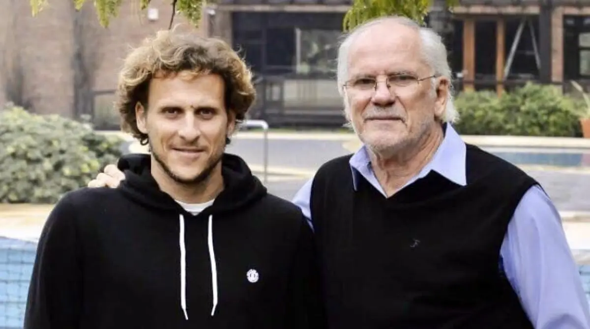Diego Forl&aacute;n super&oacute; con categor&iacute;a a su padre, Pablo Forl&aacute;n, en el mundo del profesionalismo, esto al obtener una Copa Am&eacute;rica y jugar 3 Mundiales, adem&aacute;s de jugar en equipos como Manchester United, Atl&eacute;tico de Madrid, Inter de Mil&aacute;n, adem&aacute;s de ser ganador de Premier League, FA Cup, Europa League y Community Shield.