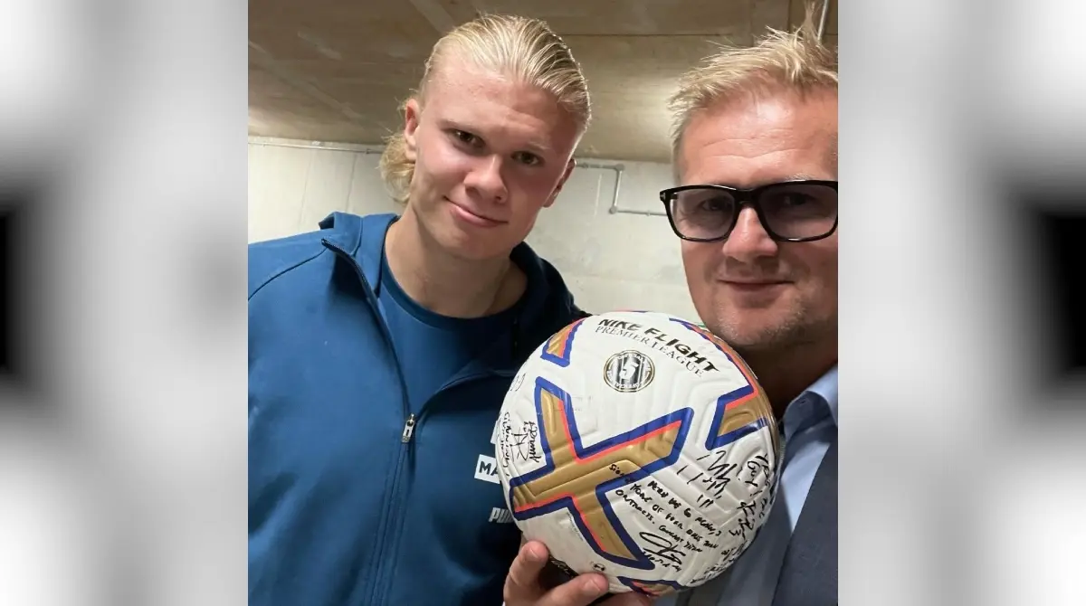 Con solo 22 a&ntilde;os, Erling Haaland ha superado considerablemente lo hecho por su padre en el futbol profesional. Alf-Inge Haaland tambi&eacute;n jug&oacute; con el Manchester City, pero se vio obligado a retirarse con 30 a&ntilde;os debido a no recuperarse de una lesi&oacute;n de rodilla originada por su conflicto con Roy Keane.