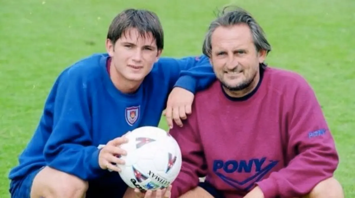 Frank Lampard es hom&oacute;nimo de su propio padre, aunque ambos con una historia distinta por contar. Mientras que Frank padre solo jug&oacute; para el West Ham y Southend United sin cosechar t&iacute;tulo alguno; por el otro lado est&aacute; Frank hijo quien suma t&iacute;tulos como FA Cup, Premier League, Liga de Campeones y incluso Europa League particularmente con el Chelsea.
