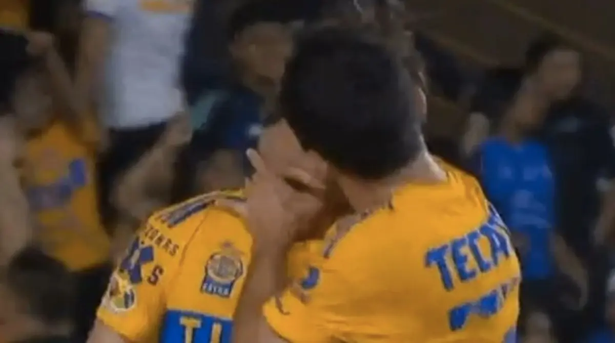 Lo sorpresivo del segundo gol fue el festejo entre Sebastián Córdova y Juan Pablo Vigón, este último causando sensación al darle un beso a su compañero.