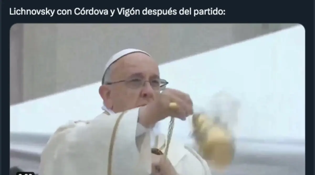 Dicha acción provocó que se desataran varios memes luego de tan peculiar suceso en una edición más del Clásico Regio.