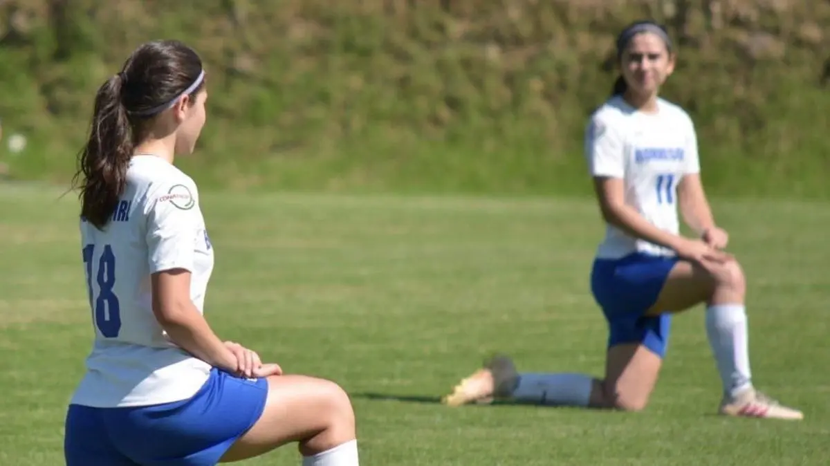 Ambas han demostrado tener grandes cualidades como futbolistas, sin embargo no han pisado el terreno profesional hasta el momento.