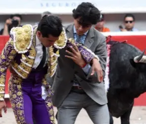 La terrible cornada que sufrió Joselito Adame; lo reportan grave (VIDEO)