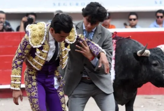 Joselito Adame sufrió una dura cornada en la Feria de San Marcos.