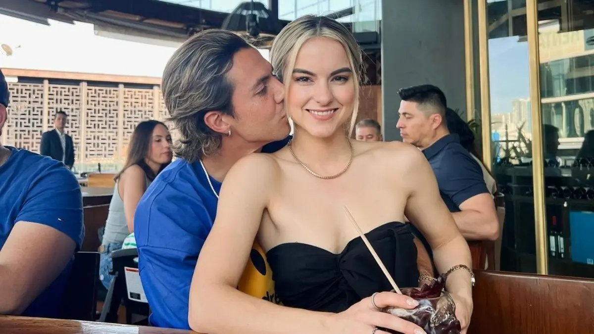 Se desconoce el tiempo que llevan saliendo, sin embargo su enamoramiento se dio luego de que el jugador llegara a Tigres.