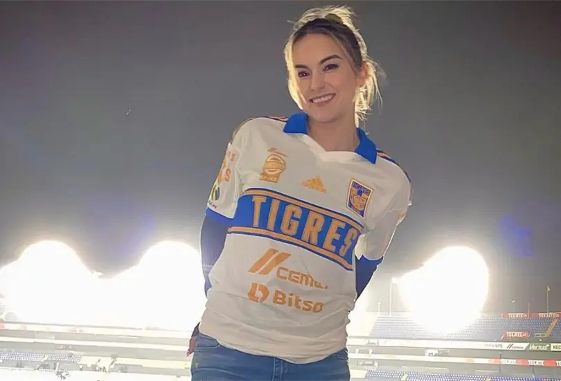 La mexicana luce feliz con el futbolista de Tigres que tambi&eacute;n es seleccionado nacional.