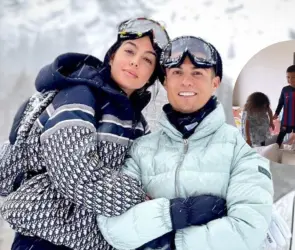 Georgina Rodríguez ´traiciona´ a Cristiano Ronaldo al vestir a su hijo con jersey del Barcelona