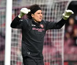 Ochoa y Salernitana celebran salvación en Serie A con empate ante AS Roma, de Mourinho