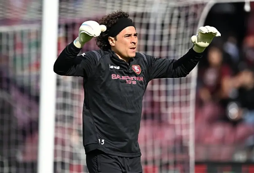 Guillermo Ochoa y el Salernitana empataron con AS Roma, de Jos&eacute; Mourinho