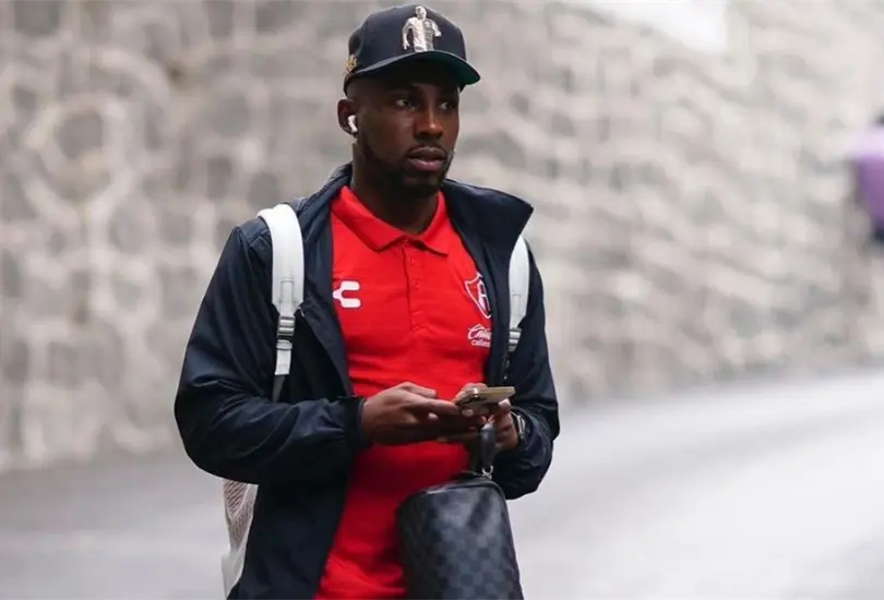 El futbolista del Atlas mand&oacute; un mensaje por sus redes sociales, sin embargo lo termin&oacute; borrando.