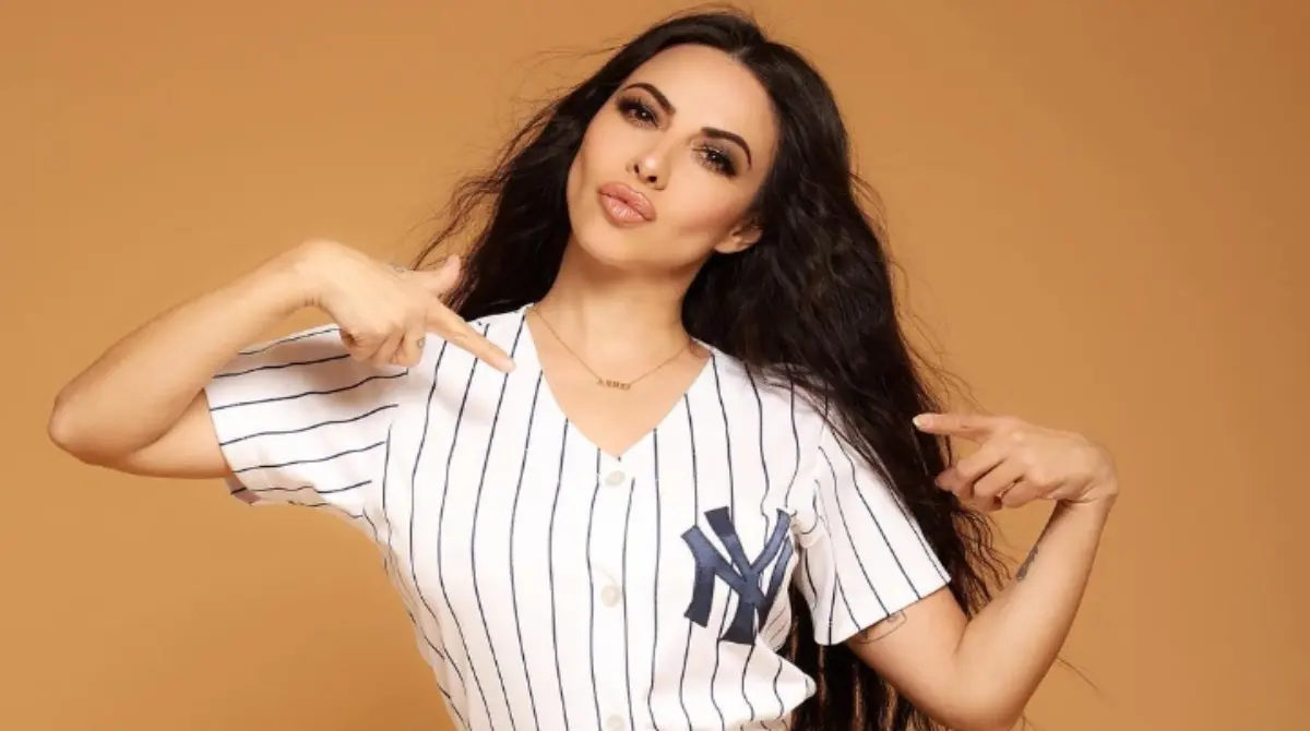 Y por supuesto que tiene un equipo favorito en el beisbol, su deporte preferido, y son los New York Yankees, escuadra con la que se enamor&oacute; del deporte. 