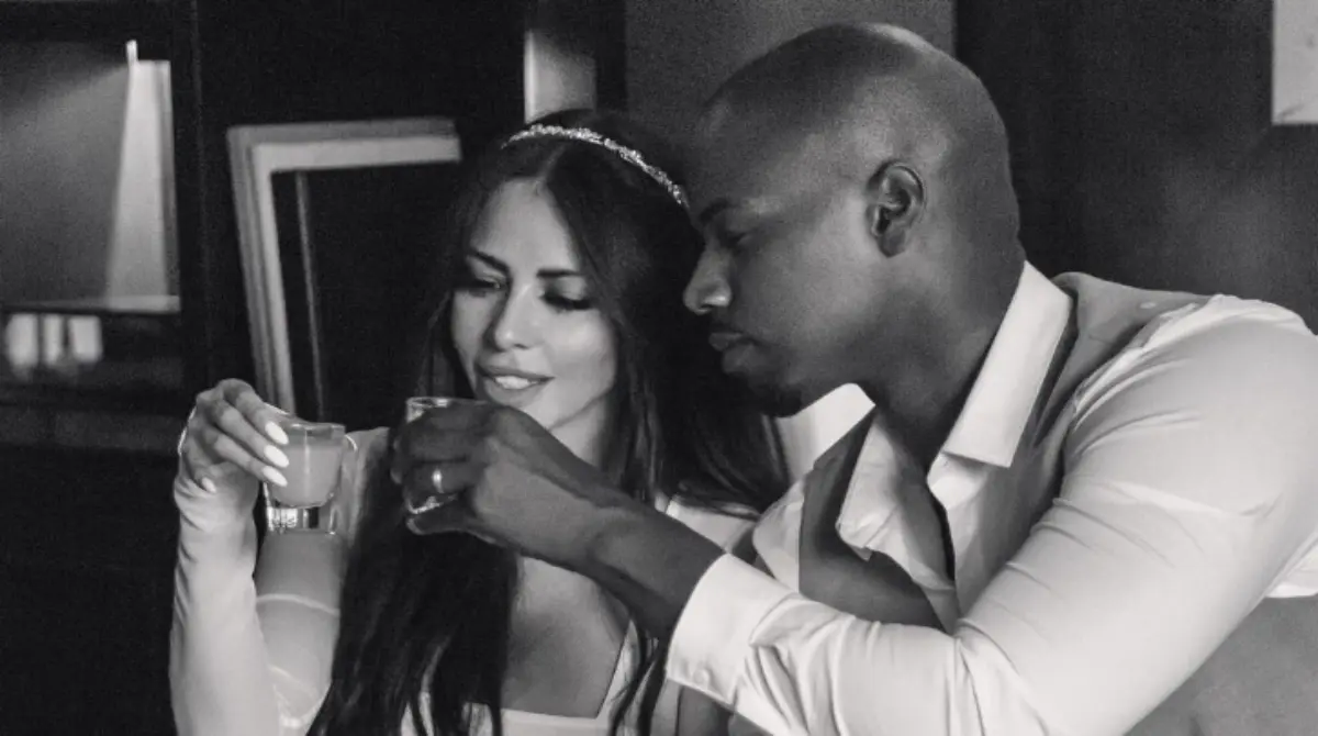 Jimena S&aacute;nchez y Tis Zombie ya cumplieron su primer a&ntilde;o de matrimonio, adem&aacute;s de que celebraron su uni&oacute;n en la tierra natal de &eacute;l, donde la conductora pudo conocer a su familia. 