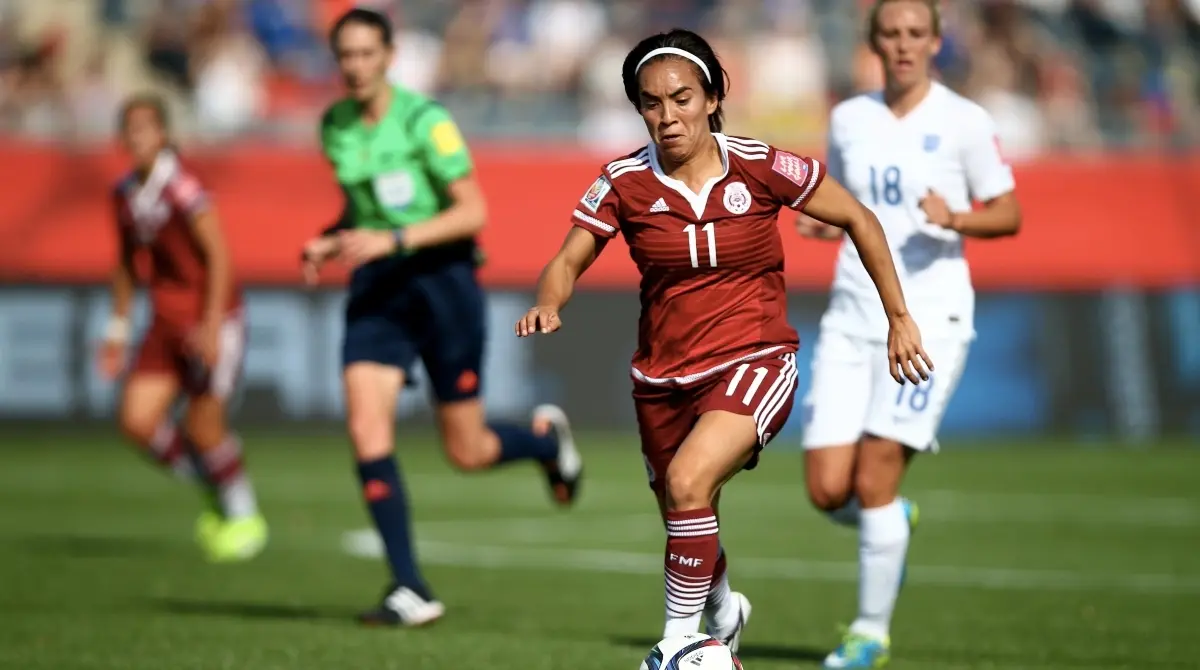 MONICA OCAMPO. La mexicana puede presumir que tiene el mejor gol en la historia de los mundiales femenil, mismo que le anotó a Inglaterra en el partido inaugural de la Copa del Mundo de 2011. Durante 2006 fue reconocida por la FIFA como una de las 20 mejores futbolistas del planeta.