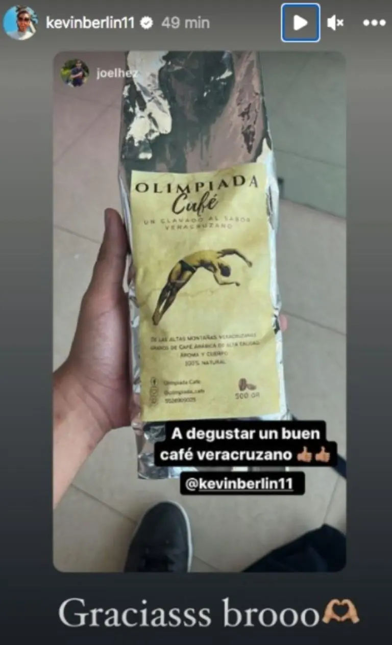 Kevin Berlín vende café. (Captura de pantalla)
