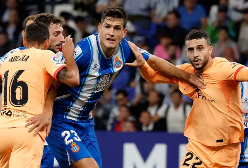 César Montes fue el héroe del Espanyol para que pudieran empatar ante el Atlético de Madrid y salvarse del descenso. César Montes fue el héroe del Espanyol para que pudieran empatar ante el Atlético de Madrid y salvarse del descenso.