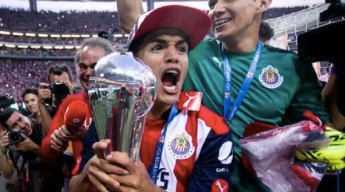 jESÚS SÁNCHEZ. El 'Chapo' es uno de los futbolistas que sobreviven de aquella Final del Clausura 2017 con Chivas, por lo que nuevamente buscará su segunda Liga MX en el mismo estadio y contra el mismo rival.