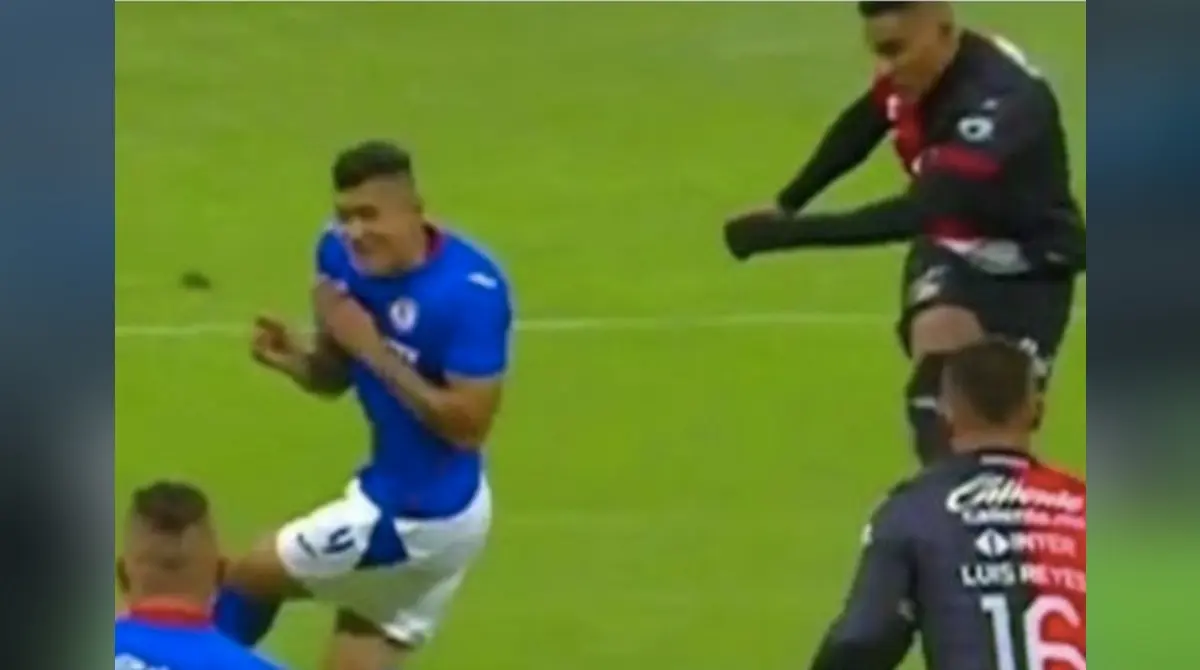 Si algo quedará del 'Cata' Domínguez en Cruz Azul es el recuerdo de su forma de defender, misma que no iba de acuerdo a la posición y el rol que debía ejercer.