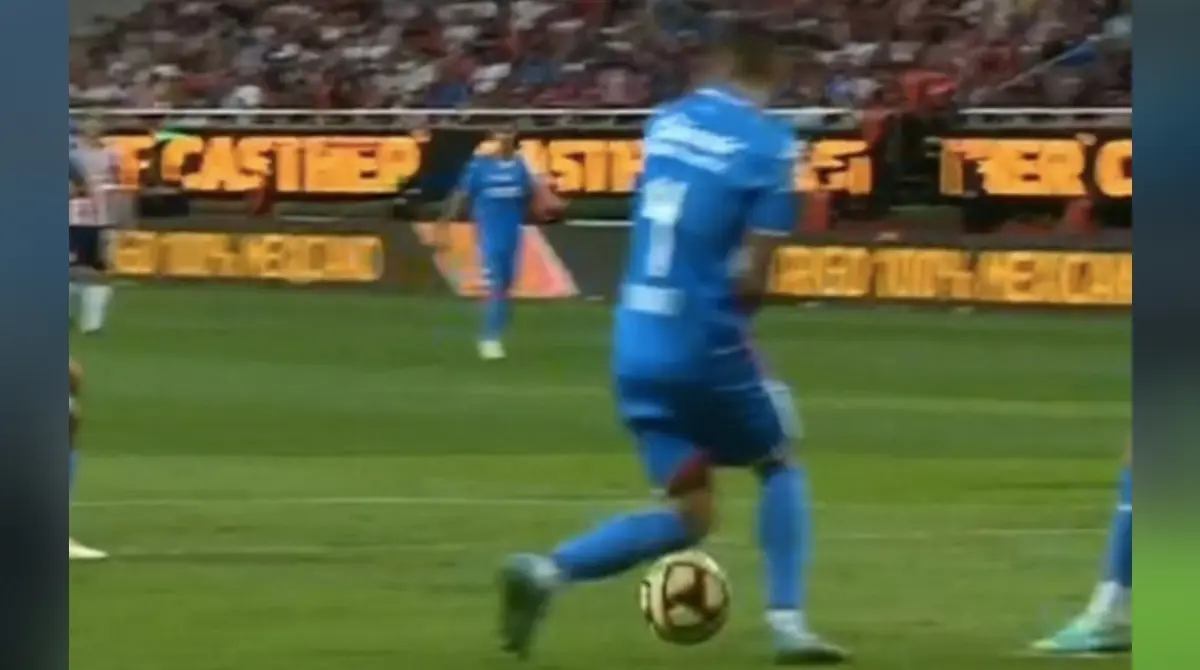 Muchos consideran que nunca arriesgó el físico por el equipo, acusándolo incluso de ver antes por él que por los propios colores.