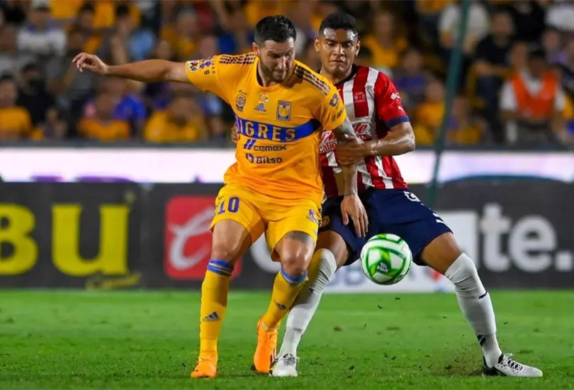 Chivas y Tigres hicieron cambios en su alineaci&oacute;n para buscar el t&iacute;tulo del futbol mexicano.