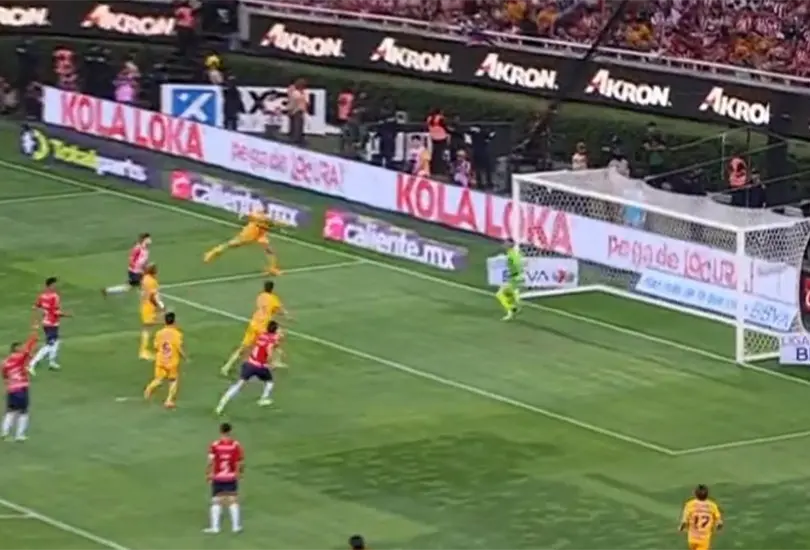 El delantero franc&eacute;s tuvo la oportunidad de igualar el marcador en la gran final pero su falla molest&oacute; a su afici&oacute;n.