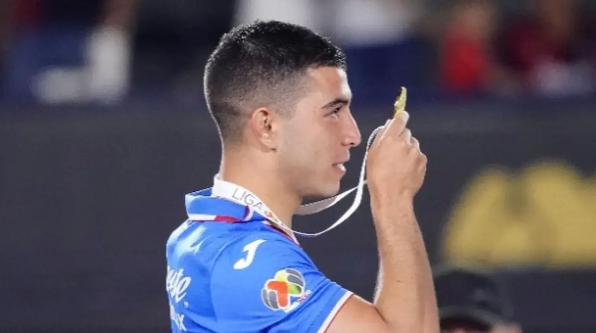 ERIK LIRA. El joven mexicano jugó para Pumas del Apertura 2020 hasta el Apertura 2021, tiempo en el que estuvo cerca de ser campeón con el equipo. Su salida en 2022 hacia Cruz Azul provocó que finalmente obtuviera un título profesional llevándose el Campeón de Campeones de la Liga MX.