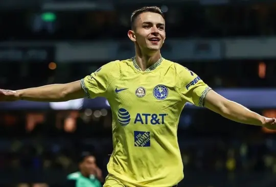 El futbolista español no desaprovechó la oportunidad de burlarse de Chivas ante miles de personas. El futbolista español no desaprovechó la oportunidad de burlarse de Chivas ante miles de personas.