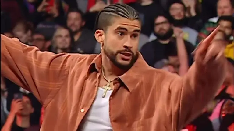 Bad Bunny disfruta su faceta de luchador. (Screenshot)