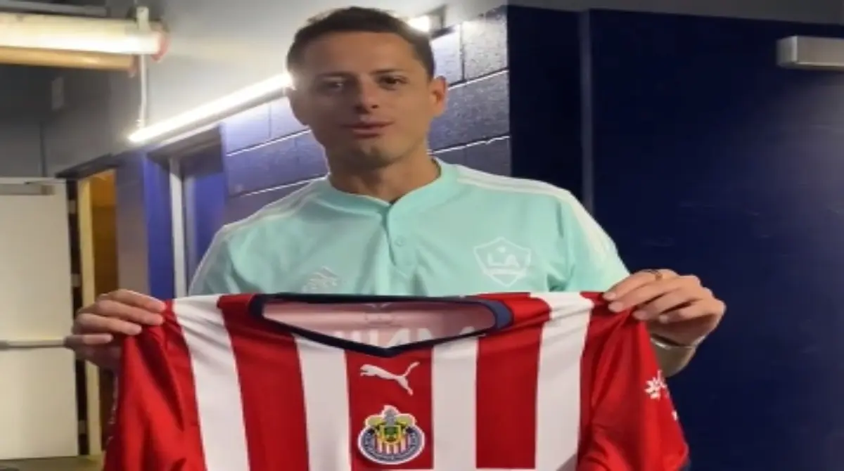 Durante el verano de 2022 'Chicharito' volvi&oacute; a enfrentar al Guadalajara, equipo al que no se med&iacute;a desde su ida a Europa, y debido a que estaba en proceso de renovar su contrato con L.A Galaxy, la afici&oacute;n comenz&oacute; a ilusionarse con su regreso al Reba&ntilde;o. 