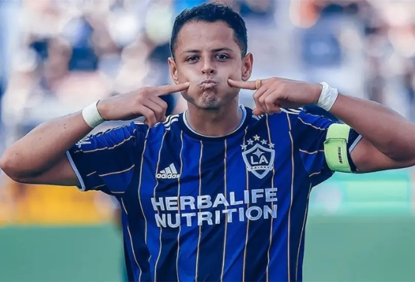 Chicharito Hern&aacute;ndez dio detalles de su futuro y habl&oacute; sobre un posible regreso a las Chivas y a Europa.
