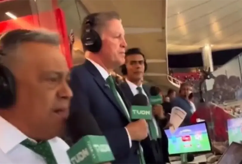 Oswaldo Sánchez no pudo ocultar lo que sentía luego de que Chivas perdiera la final ante Tigres. Oswaldo Sánchez no pudo ocultar lo que sentía luego de que Chivas perdiera la final ante Tigres.
